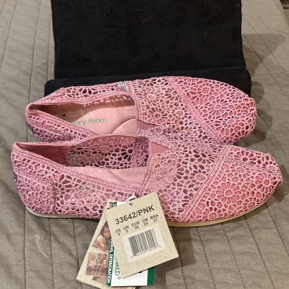 Ladies Bobs size 8 pink sparkly Lacey - Picture 2 of 4